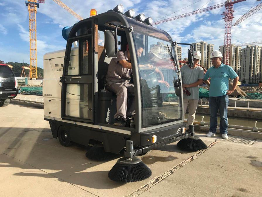 伊犁哈萨克龙海市电动清扫车：现代城市清洁的新解决方案
