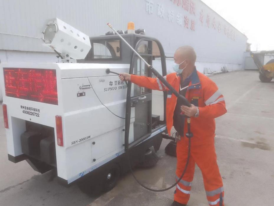 伊犁哈萨克龙马快速清扫车