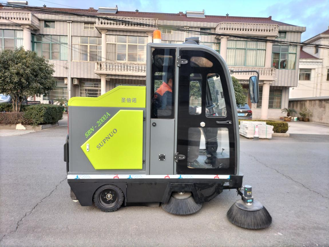 伊犁哈萨克龙马清扫车