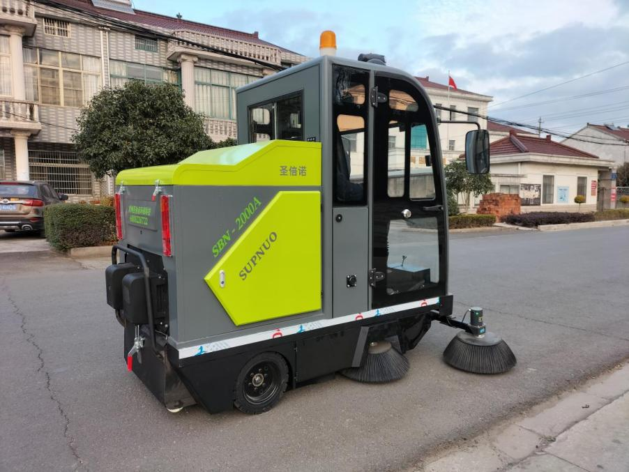 伊犁哈萨克龙建清扫车_0